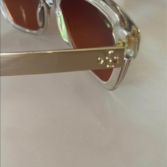 Tory Burch Sunglasses Clear Frames, Gold Mirrored Bows, Tan Lenses & Case - Picture 8 of 11